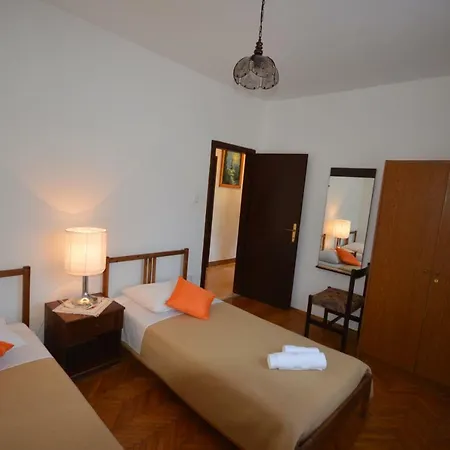 Mania Apartment *